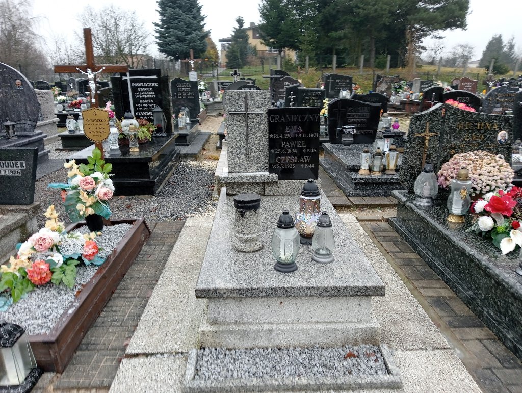 Grób Ema Granieczny